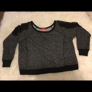 Mix & Co top lace on sleeves black size 1X